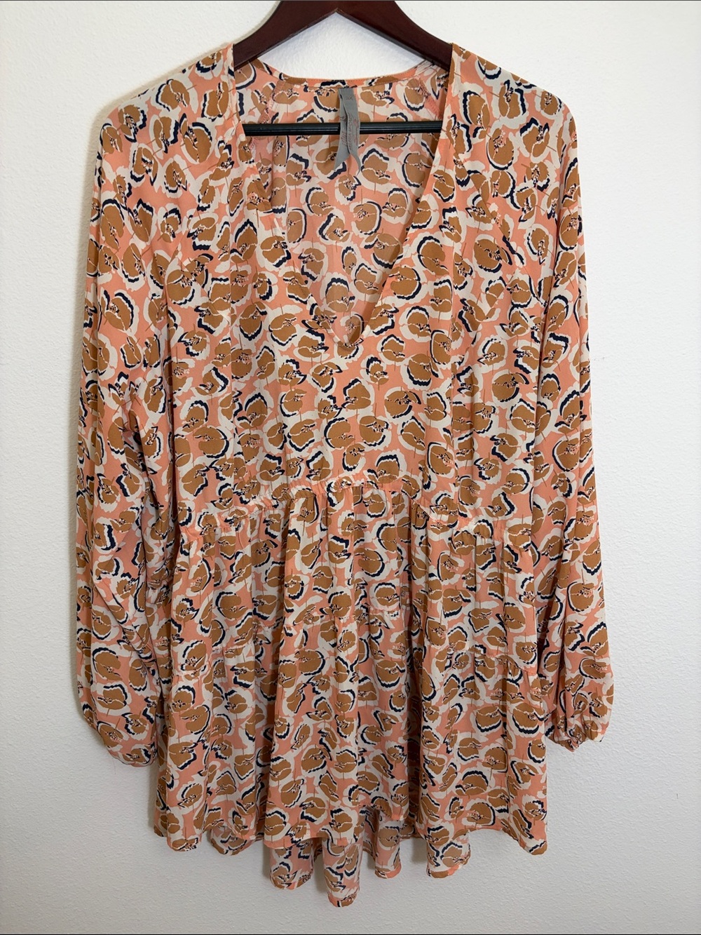 Melissa McCarthy Seven7 Peach High Low Print V-Neck Top